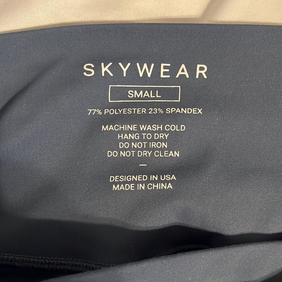 Skywear crossover high waisted leggings - Picture 3 of 4